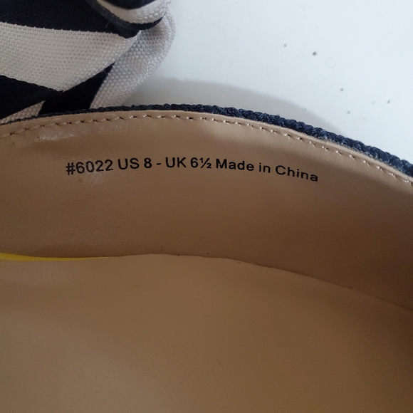 CAbi #6022 Bow Kitten Heel Mule Shoes Size 8 Navy Yellow! Size 8. - Picture 6 of 8